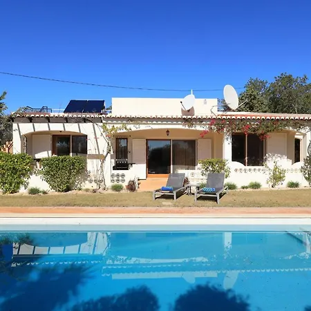 Sleeps 6 With Pool Air Con And Wifi 빌라