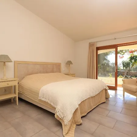 Sleeps 6 With Pool Air Con And Wifi * Alto da Serra
