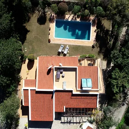 Sleeps 6 With Pool Air Con And Wifi Alto da Serra