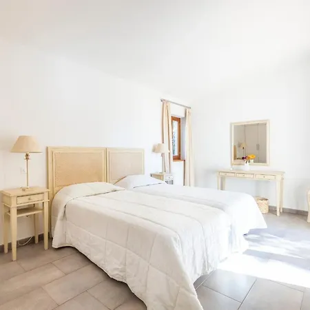 Sleeps 6 With Pool Air Con And Wifi *