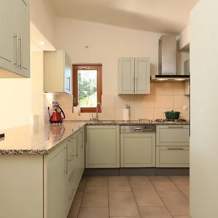 Sleeps 6 With Pool Air Con And Wifi * Alto da Serra