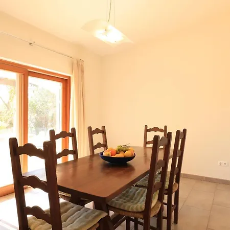 Sleeps 6 With Pool Air Con And Wifi Villa